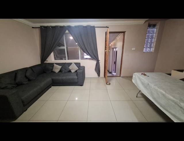 3 BEDROOM FREEHOLD FOR SALE IN WOODLANDS